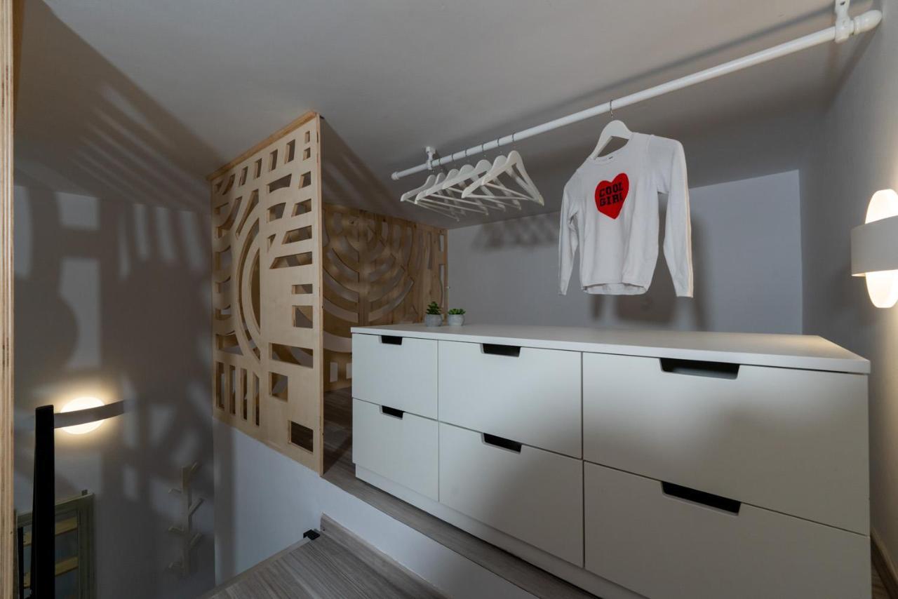 Central Suites Aegina 1 Buitenkant foto